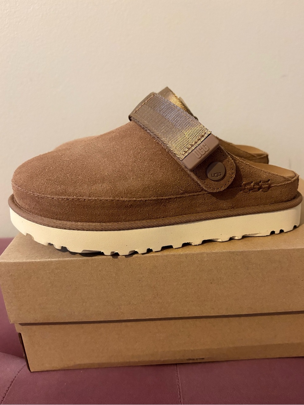 UGG GOLDENSTAR CLOGS - Picture 2 of 5